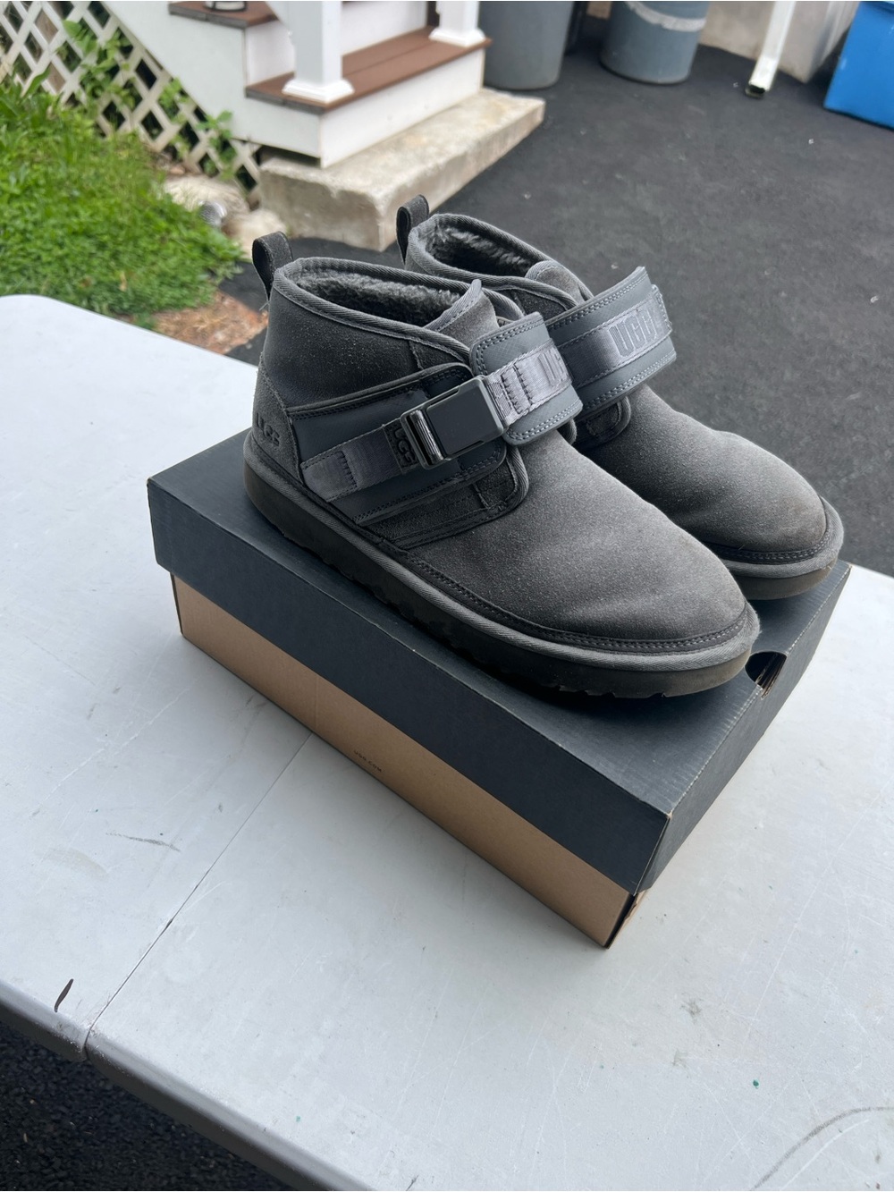 UGG Men’s Neumel Strap Boot - Charcoal